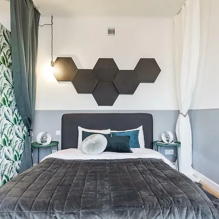 Center Apartment *
